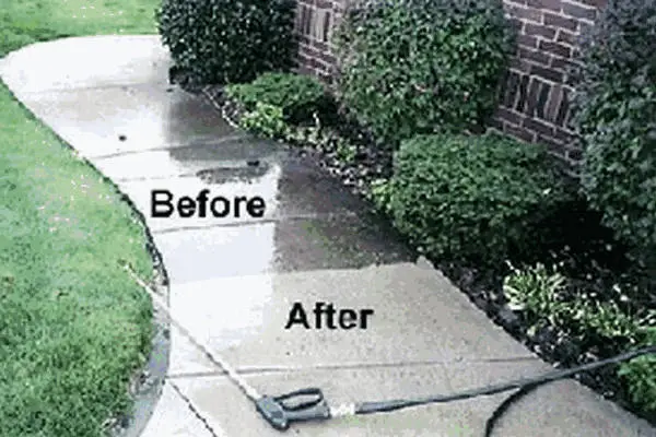 Cement sidewalk befor and after concrete cleaning